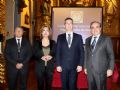 El presidente del Colegio Oficial de Farmacuticos de Zaragoza, Ramn Jordn, recibe la medalla de oro de la Academia de Farmacia Reino de Aragn