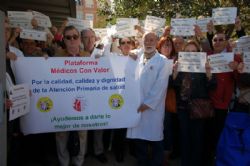 Ampliar foto: El Colegio de Mdicos de Zaragoza con la Plataforma Mdicos con valor por una atencin primaria digna y de calidad