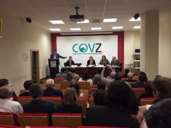 Ampliar foto: El Colegio de Veterinarios de Zaragoza entrega los diplomas a la primera promocin de su primer Master Propio