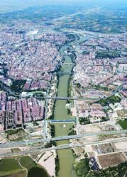 Ampliar foto: Zaragoza: crnica y memoria. Retazos de una ciudad 
