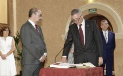 Ampliar foto: Primer nmero del ao de la revista de los Colegios Profesionales de Aragn