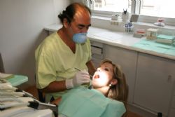 Ampliar foto: Dentistas aragoneses  realizarn revisiones gratuitas de las encas