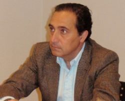 Ampliar foto: La relacin mdico-paciente, su autonoma y el derecho a la informacin asistencial en el Foro de Deontologa del Colegio de Mdicos de Zaragoza