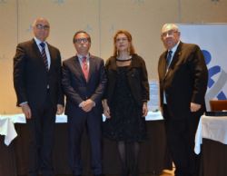 Ampliar foto: Juan Paricio, medalla de oro del Colegio de Enfermera