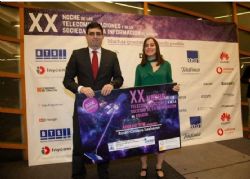 Ampliar foto: Semana de la Nia y la Mujer en la Ciencia #11F